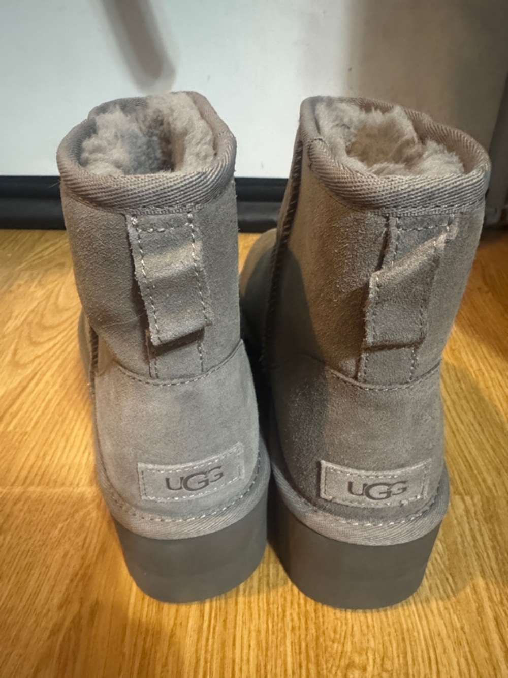 Gray platform Uggs - Picture 2 of 7